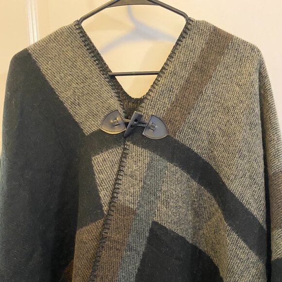 Steve Madden Color Blanket Poncho - Picture 3 of 9